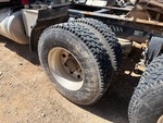 4 dessous de caisse - Camion with Pneus de traction avant gauche