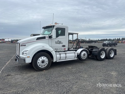 2015 Kenworth T880 8x4 Tri/A Day Cab Truck Tractor