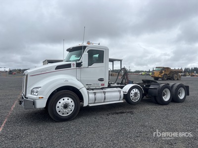 2015 Kenworth T880 8x4 Day Cab Prime Mover