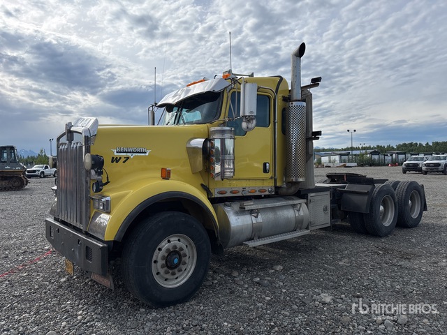 2013 Kenworth W900 6x4 T/A Day Cab Truck Tractor