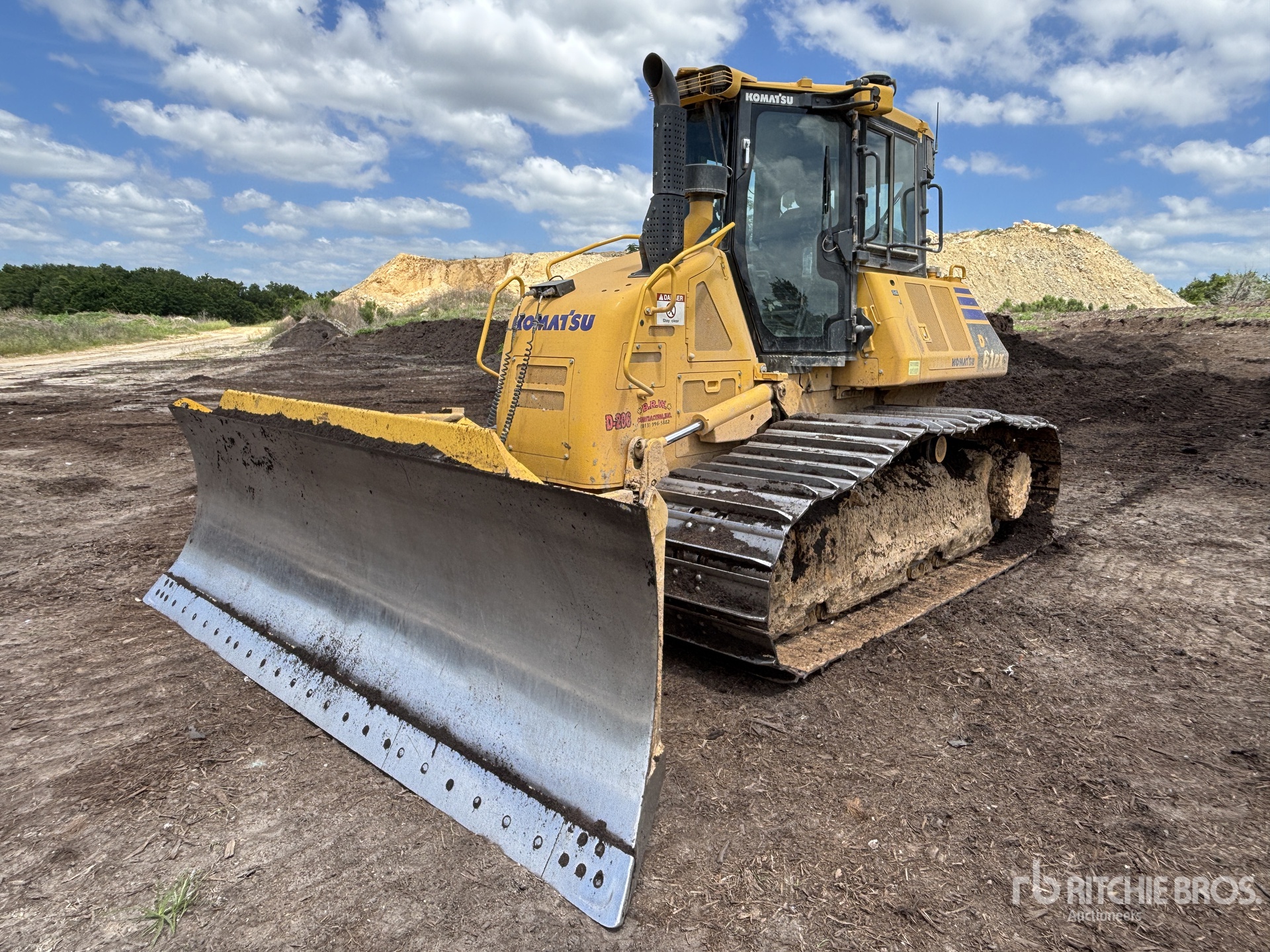 2025 Komatsu D61PX-24 Crawler Dozer