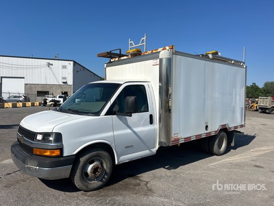 2017 Chevrolet 4500 4x2 Van Truck