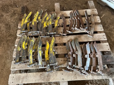 Quantity of (40) Crop Lifters