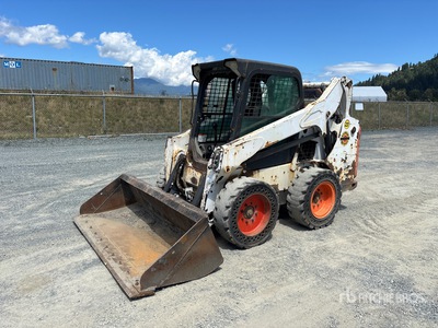 2013 Bobcat S530 شاحنة جرافة