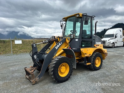 John Deere 244J Pala cargadora