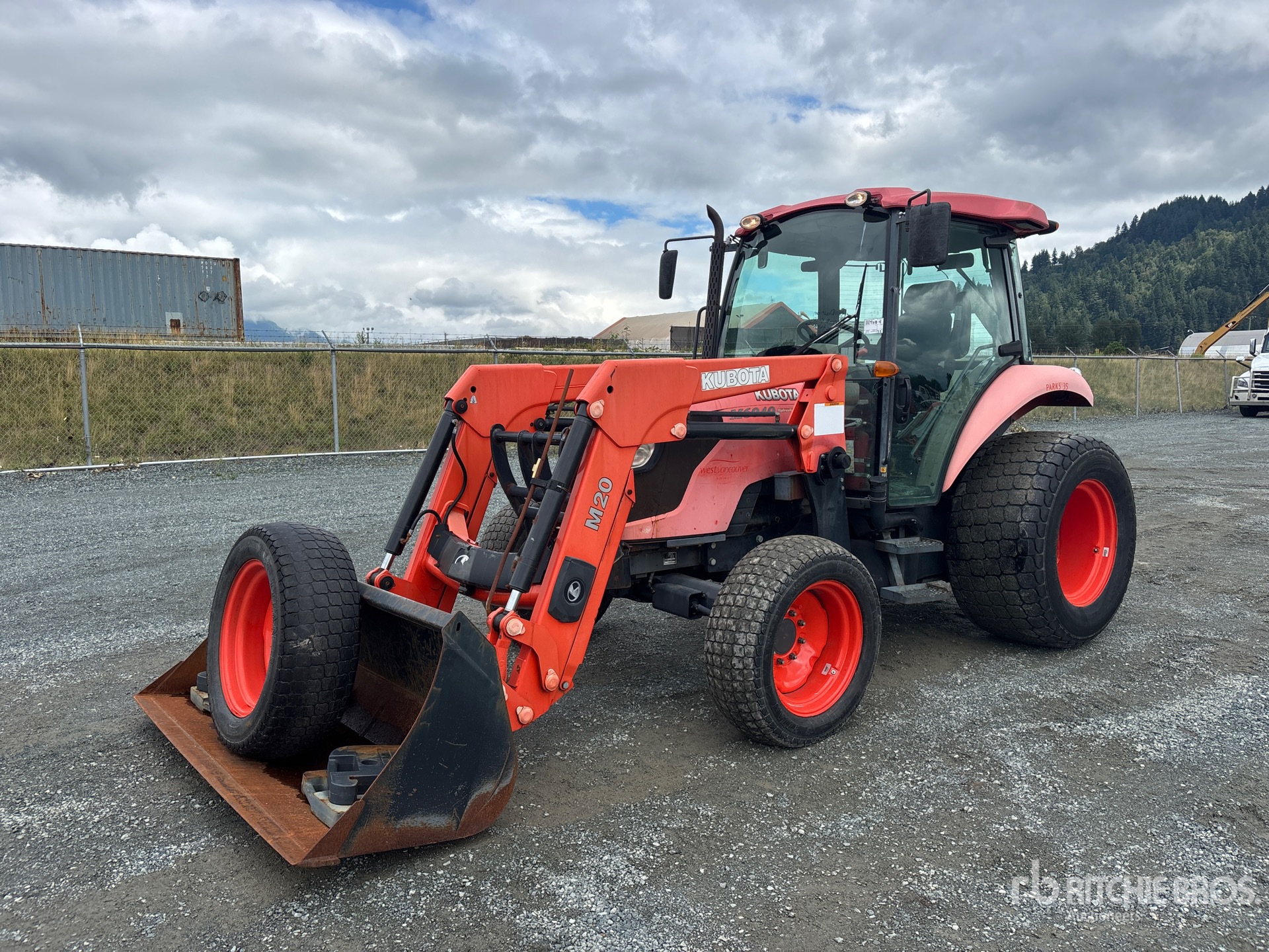 Kubota M6040 4WD Tractor