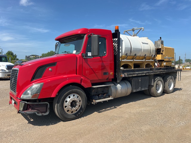 2007 Volvo 6x4 VNL Mud Mixing Truck