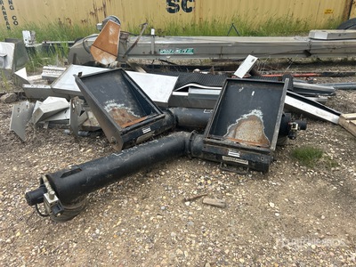 Quantity of (2) Hopper Auger معدات تداول الحبوب المتنوعة