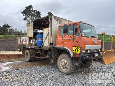 1993 Hino GT1118 4x4 Autocarro trasporto lubrificante