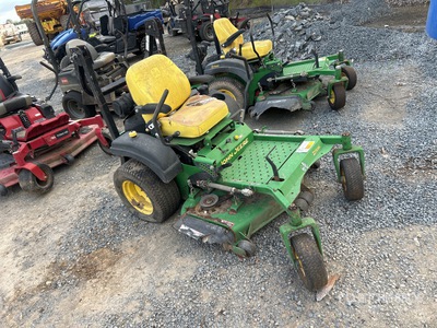 John Deere DUP10S Ride-On جزازة العشب (Inoperable)