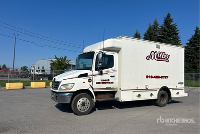 2010 Hino 185 4x2 Autocarro di servizio