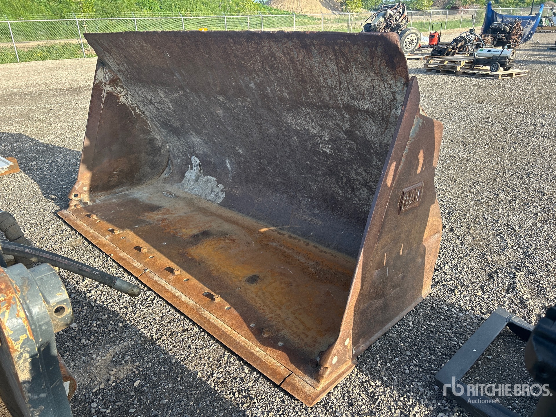62 in Wheel Loader Bucket - Fits Cat