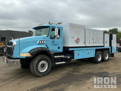 2007 Mack CT700 6x4 Fuel and Lube Truck