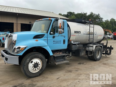 2012 Rosco Maximizer II 1850 gal on 2013 International 7300 4x2 Asphaltverteiler-Lkw