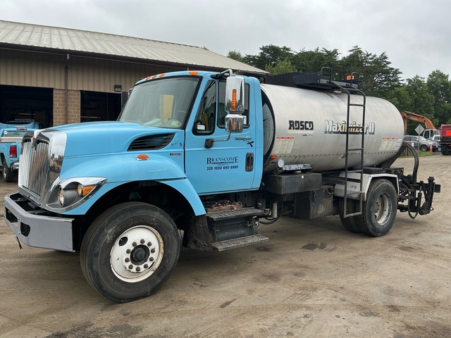 2012 Rosco Maximizer II 1850 gal on 2013 International 7300 4x2 Asphalt Distributor Truck