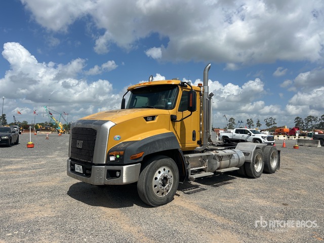 2013 Cat CT660 6x4 T/A Day Cab Truck Tractor