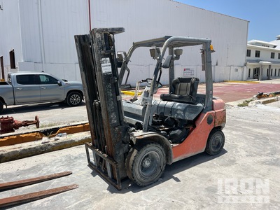 2011 Toyota 8FDU25 Forklift (Inoperable)