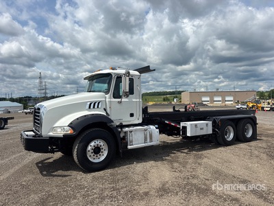 2013 Mack GU813 6x4 Camion roulant