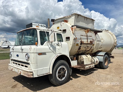 Ford 7000 Camión recolector de residuos