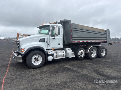 2007 Mack CV713 8x4 Hooklift Truck