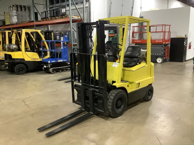 Hyster H30XM 3000 lb Pneumatic Tire Forklift