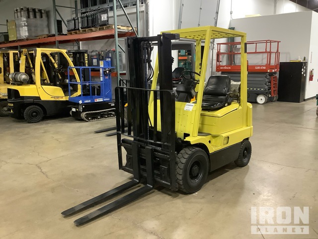 Hyster H30XM 3000 lb Pneumatic Tire Forklift