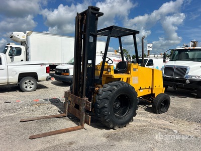 Case 580E 6000 lb 4x2 Rough Terrain Forklift