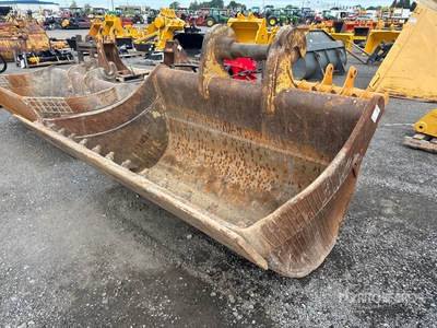 76 in Cleanup Excavator Bucket