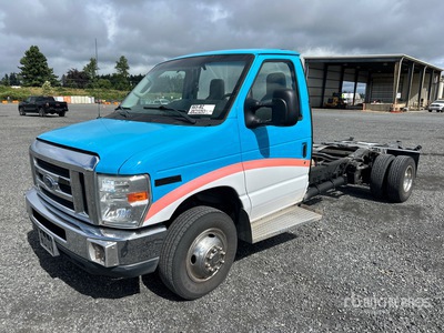 2018 Ford E-450 4x2 Cab and Chassis