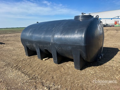 2800 gal Poly Water Tank