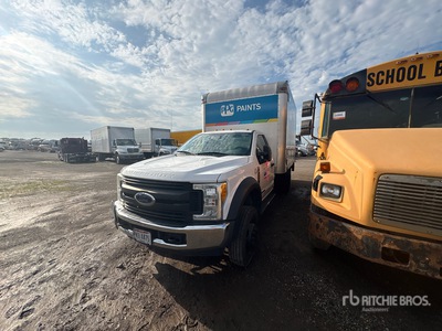 2017 Ford F-550 XL 4x2 شاحنة فان