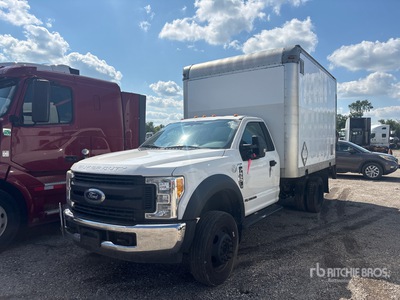 2017 Ford F-550 XL 4x2 Furgonetka (Inoperable)