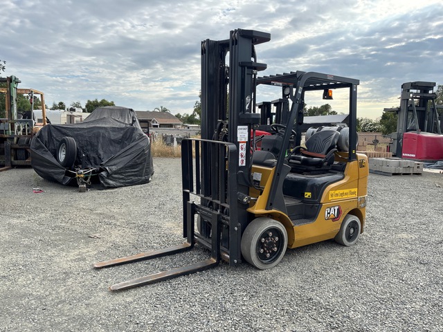 Cat 2C5000 3150 lb Cushion Tire Forklift