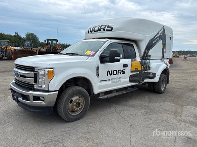 2019 Ford F-350 4x4 Extended Cab Utility Truck