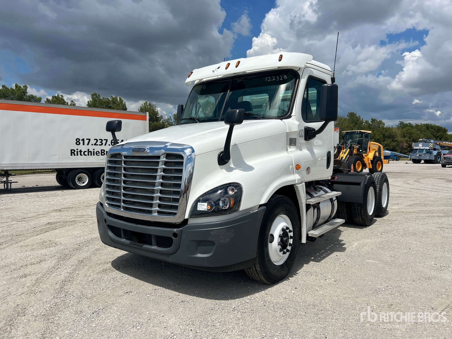 2016 Freightliner Cascadia 125 6x4 T/A Day Cab Truck Tractor