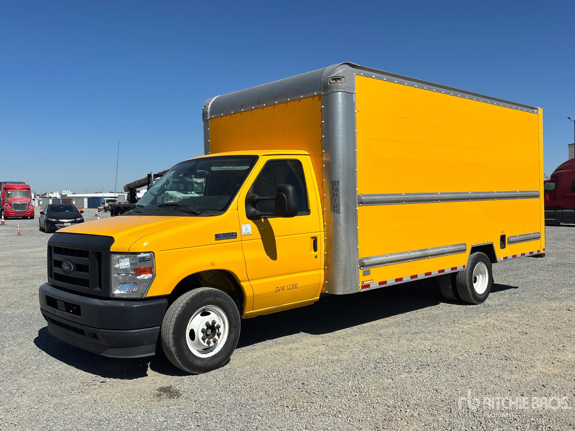 2022 Ford Econoline E-350 4x2 Van Truck
