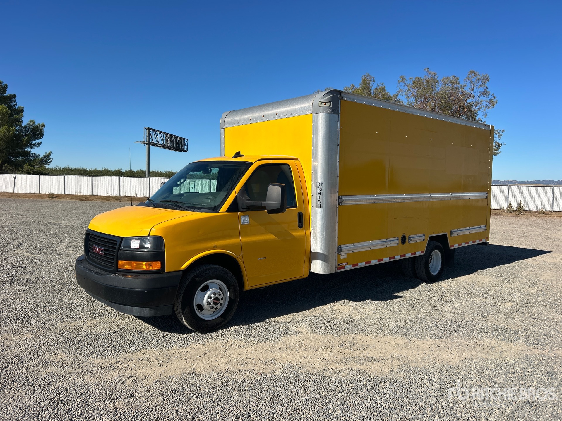 2021 GMC Savana 3500 4x2 Van Truck