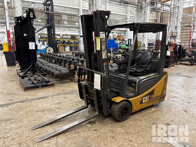 Caterpillar 2ET4000 3940 lb Electric Forklift