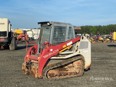 2015 Takeuchi TL8 Compact Track Loader