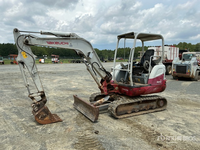 2014 Takeuchi TB240 Mini Excavator