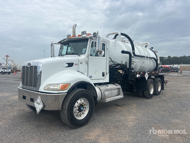 2013 Peterbilt 348 6x4 Vacuum Tanker Truck