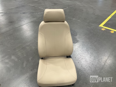 (16) Navistar 3688790C91L Vehiculr Seats