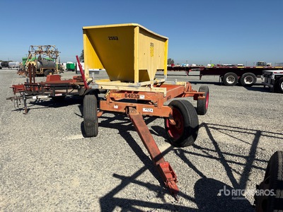 Towable Aggregate Hopper