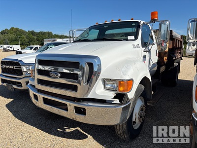 2005 Ford F-750 Super Duty 4x2 Ingersoll Rand 175 Air Compressor S/A Dump Truck