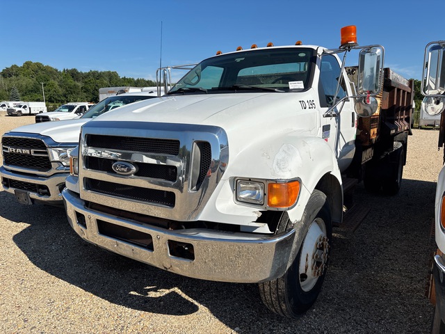 2005 Ford F-750 4x2 S/A Dump Truck