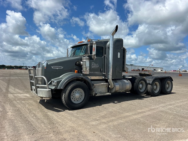 2006 Kenworth T800 8x4 Tri/A Sleeper Truck Tractor
