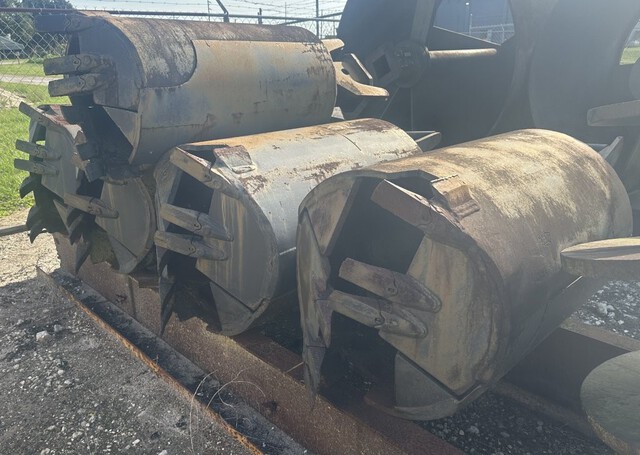 30 in Clamshell Excavator Bucket 30 in Clamshell Excavator Bucket
