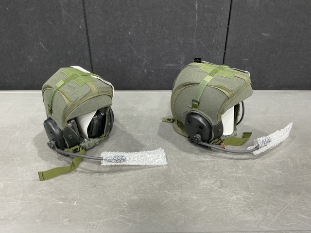(202) Bose 294677-3 Headsets