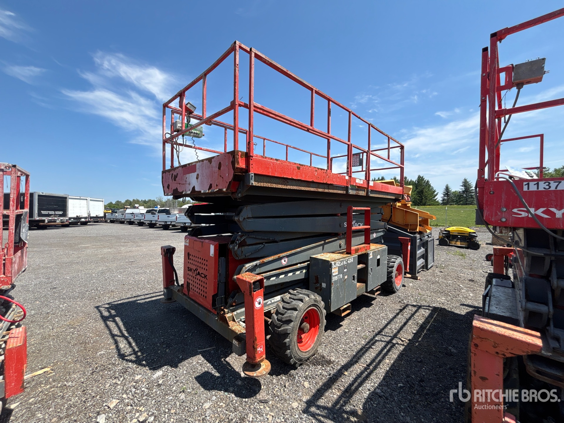 2016 Skyjack SJ9250RT 4x4 Dual Fuel Scissor Lift