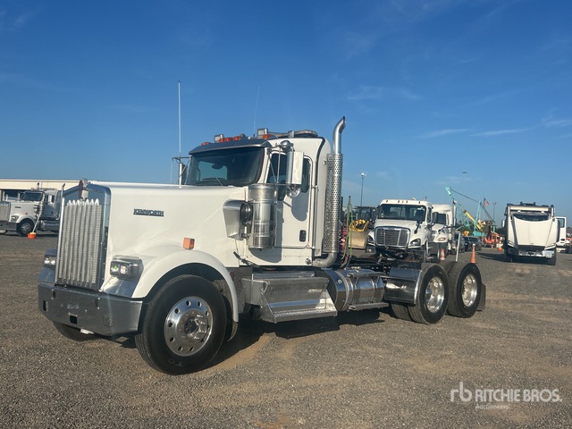 2019 Kenworth W900L 6x4 T/A Day Cab Truck Tractor